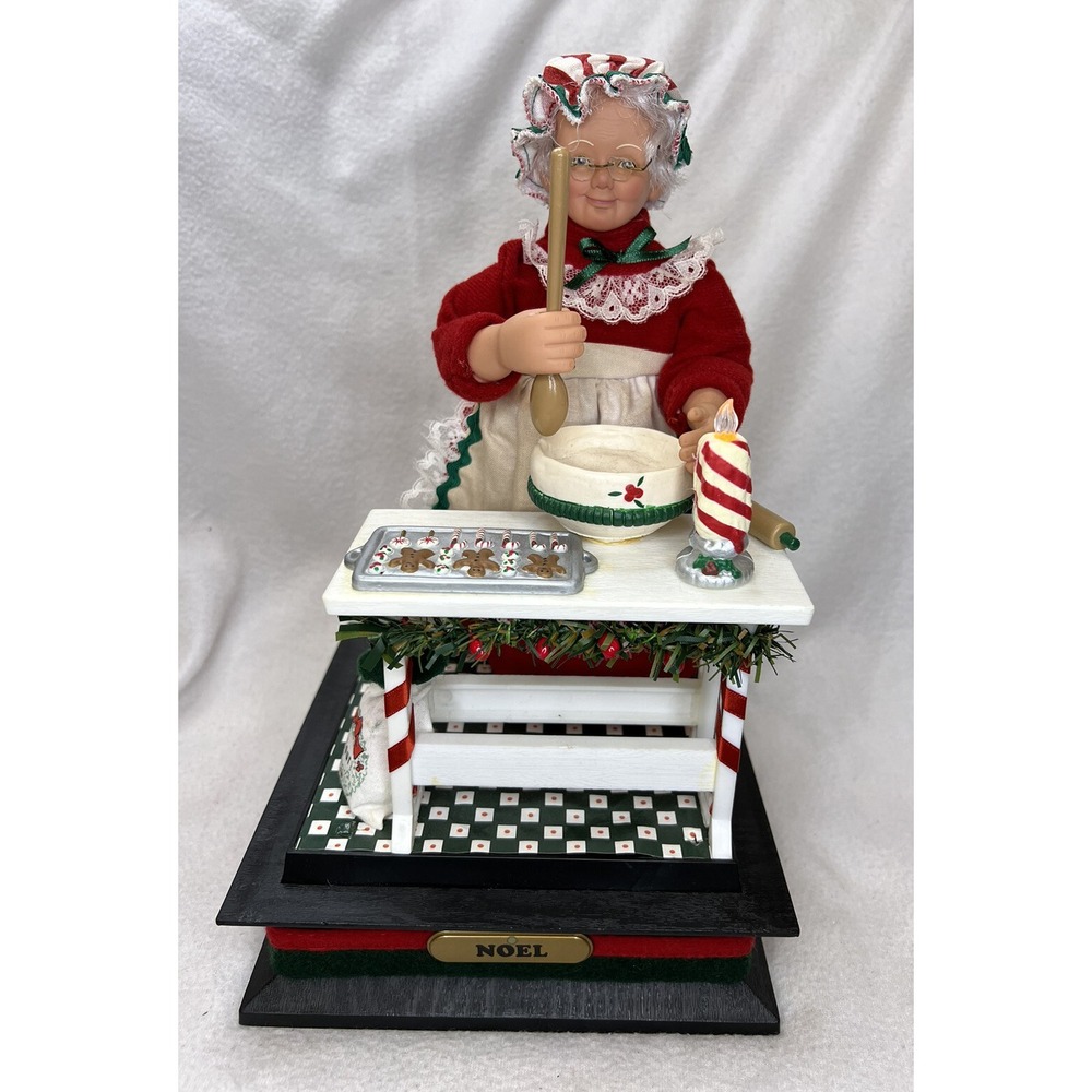 VTG Musical Holiday Scene MRS SANTA CLAUS Baking Cookies‎ Lights Christmas Music